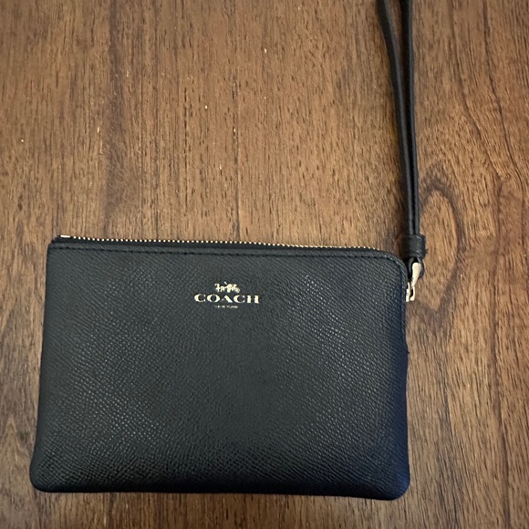 Coach Handbags - Coach Wristlet